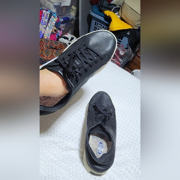 OLUKAI GUC MENS SIZE 8.5 BLACK LEATHER LACEUP CASUAL SNEAKERS SHOES - Picture 3 of 12